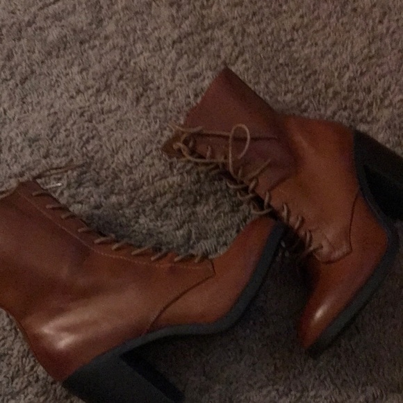 boots (heel) - Picture 2 of 5